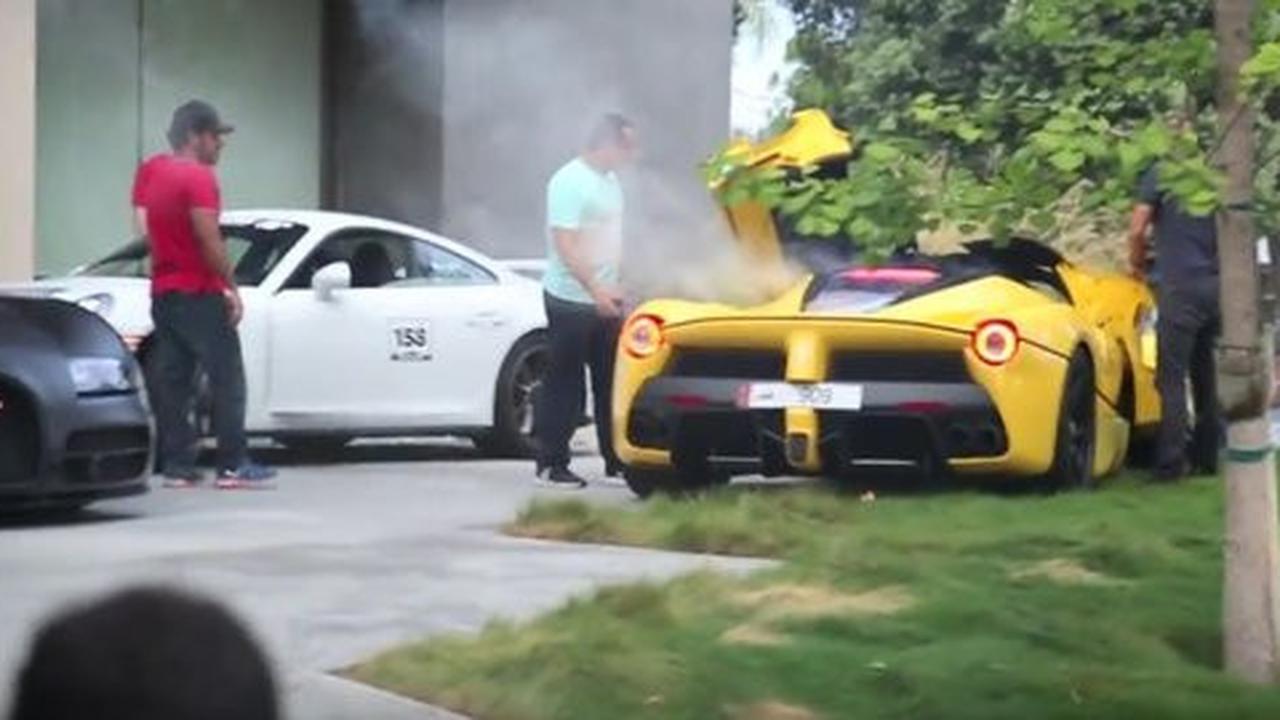 [Video] Akibat sok keren, mobil Ferrari rusak, malu, ditilang pula