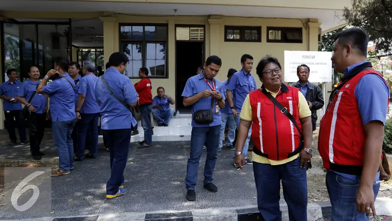 20150902-Sarikat Pekerja datangi Bareskrim-Jakarta