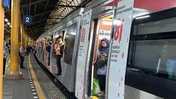 Tawuran Warga Ganggu Perjalanan KRL Bogor-Jakarta