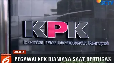 Menurut juru bicara KPK Febri Diansyah, dua pegawai yang dianiaya tersebut datang ke lokasi rapat antara Pemprov dan DPRD Papua yang tengah membahas APBD 2019.