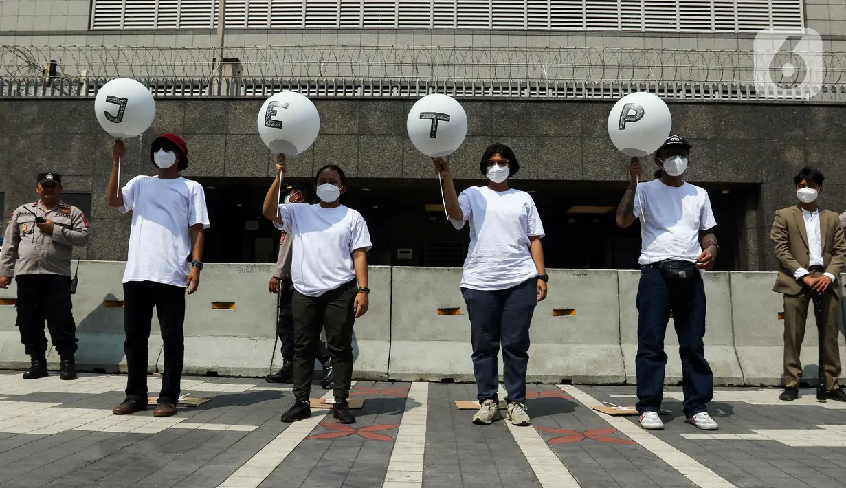 Sejauh ini, rancangan dokumen CIPP dianggap masih melihat masyarakat hanya sebagai konsumen, bukan sebagai warga negara yang bisa berkontribusi dalam pengembangan energi terbarukan. (Liputan6.com/Herman Zakharia)