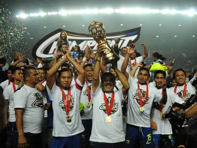 Persib Bandung mengukuhkan diri menjadi juara ISL 2014 di Stadion Gelora Sriwijaya, Palembang, (7/11/2014). (Liputan6.com/Helmi Fithriansyah)