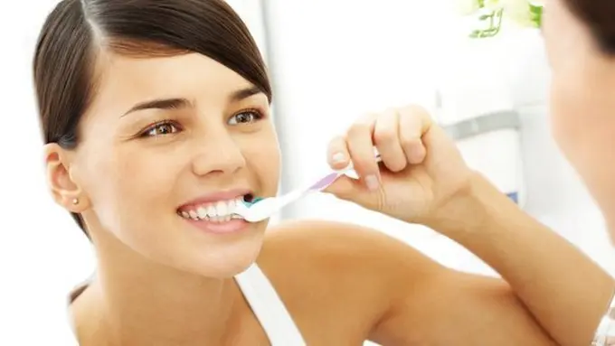 Memutihkan gigi bisa menggunakan kunyit/copyright: thinkstockphotos.com