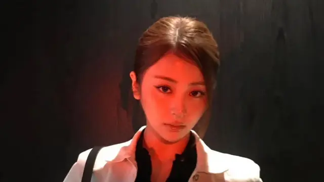 LE SSERAFIM Huh Yun-jin hadir di Fendi Milan Fashion Week. [@jenaissante]