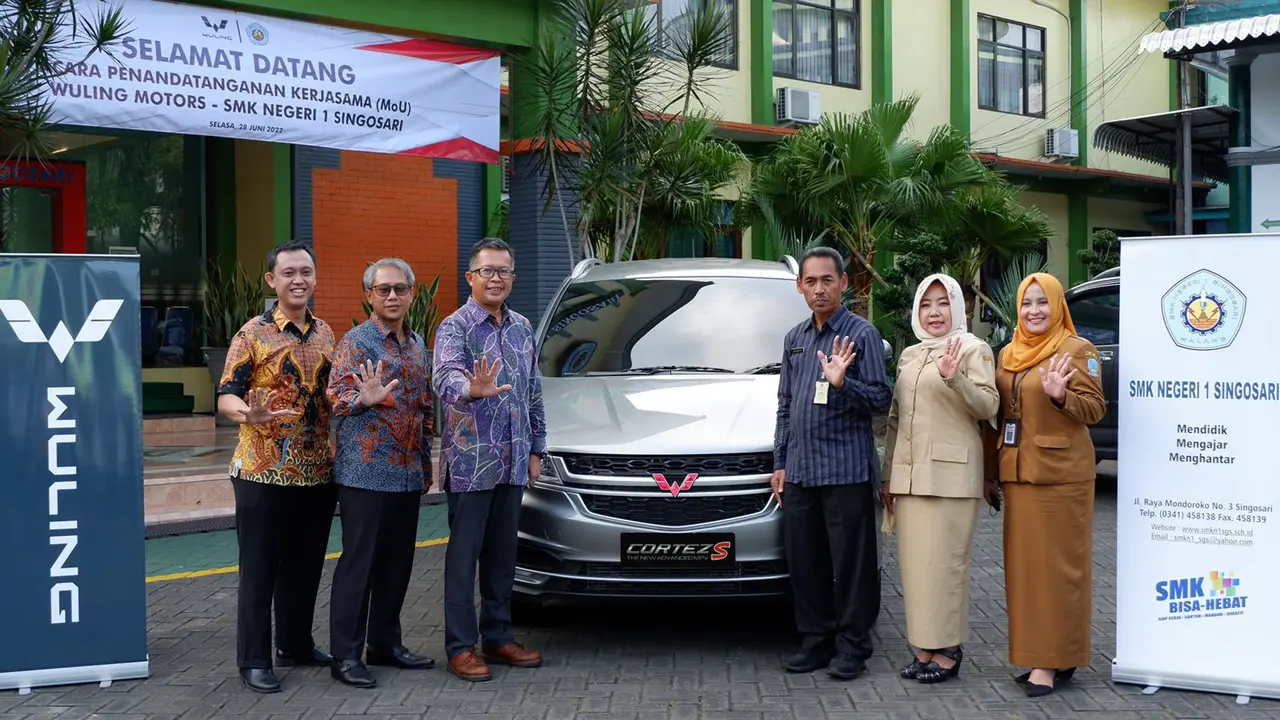 Wuling Berikan 1 Unit Cortez S ke SMK Negeri 1 Singosari (Ist)