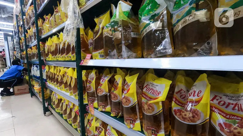 Ketersediaan Stok Minyak Goreng di Supermarket