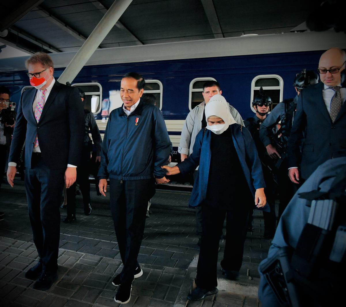 Melihat Lagi Aksi Jokowi saat Kunjungi Negara Konflik