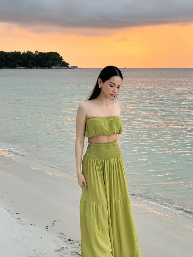 Romantisme Prewedding Alyssa Daguise dan Al Ghazali di Belitung dalam Balutan Resortwear