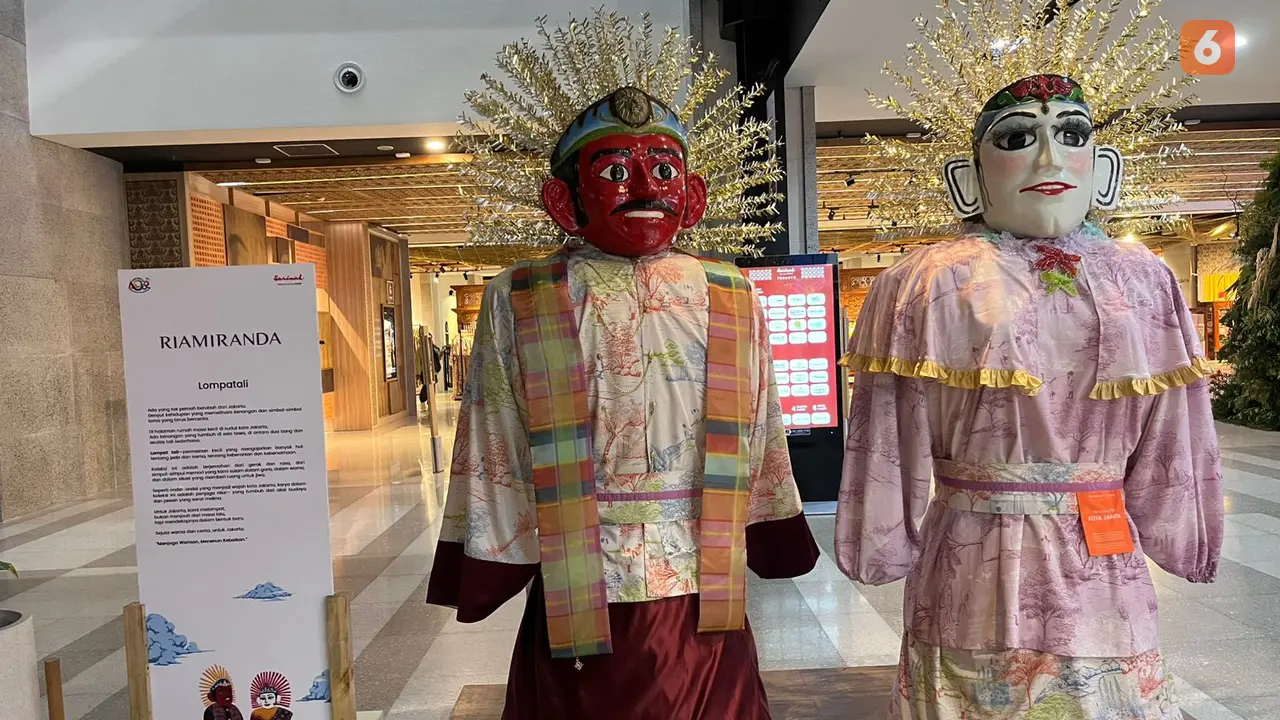 Mel Ahyar, Wilsen Willim dan Ria Miranda Desain Baju Ondel-ondel Betawi untuk HUT ke-498 Kota Jakarta. (Dokumentasi Liputan6.com/dyah pamela)