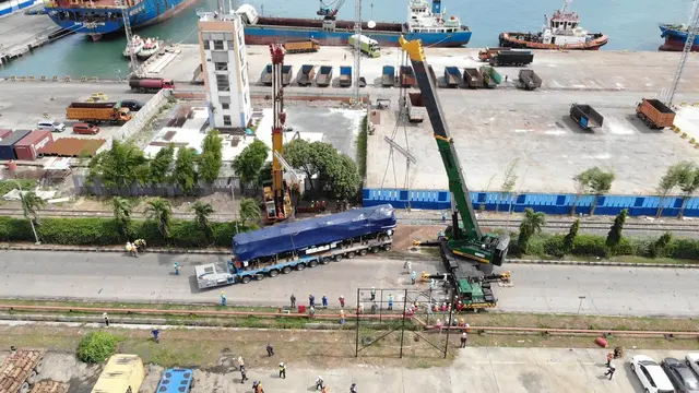 PT Pelabuhan Tanjung Priok (PTP Nonpetikemas) Cabang Panjang di Bandar Lampung, Lampung kembali melaksanakan kegiatan bongkar lokomotif impor dari Amerika Serikat. (Foto: Istimewa)