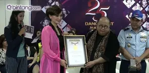 Zaskia Gotik membacakan pancasila di saat album  DanceDhut Nation 2016 dirilis.