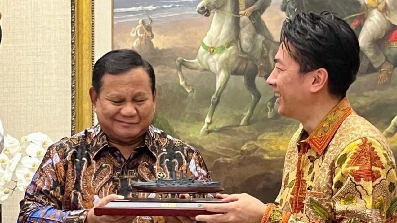 Prabowo Subianto Terima Suvenir Kapal Perang Mikasa dari Menhan Jepang, Perkuat Hubungan Bilateral