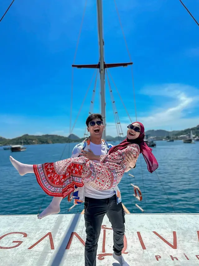 [Fimela] Ria Ricis dan Teuku Ryan