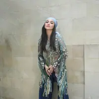 Perayaan Hari Kartini selalu identik dengan kebaya, namun tahun ini penampilan Ririn Ekawati tampil lebih modern dan effortless. [@ririnekawati].