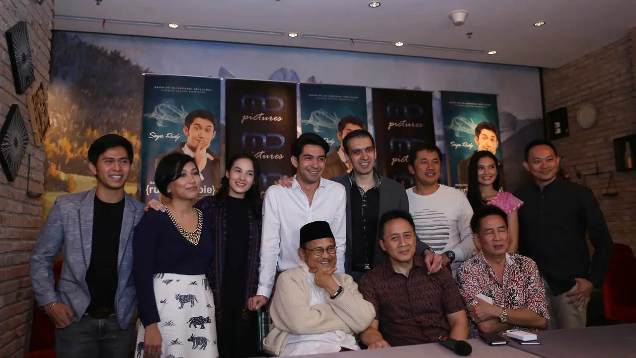 [Bintang] Preskon film Rudy Habibie