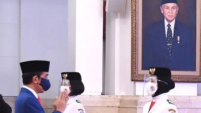 Paskibraka 2020 wakil Sumatera Utara, Sylvia Kartika Putri sesudah dikukuhkan sebagai Pasukan Pengibara Bendera Pusaka tahun 2020 oleh Presiden Jokowi di Istana Negara, Kamis, 13 Agustus 2020. (Foto: Dokumentasi Istana)