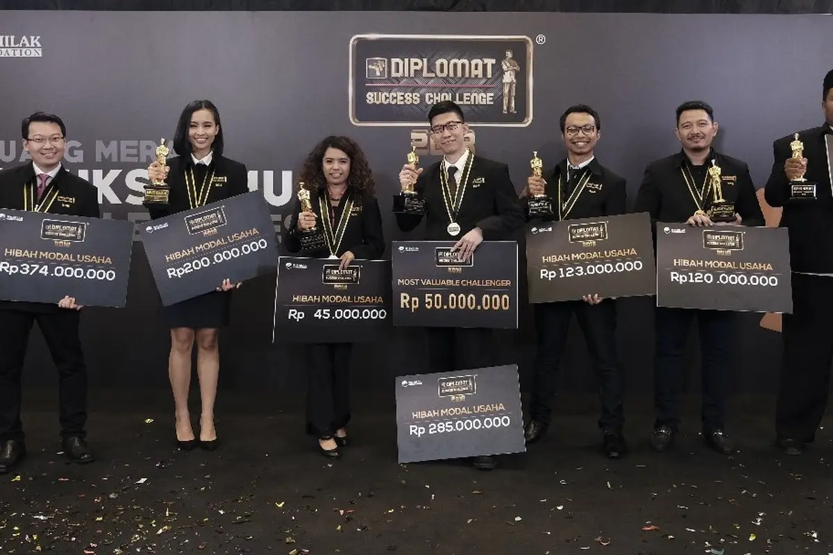 Sembilan pengusaha muda pemenang Diplomat Success Challenge (DSC) mengantongi hibah modal usaha dan apresiasi total Rp 2 miliar.