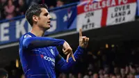 Selebrasi striker Chelsea, Alvaro Morata setelah menjebol gawang Crystal Palace pada laga lanjutan Liga Inggris 2018/2019 di Stamford Bridge, London (4/11/2018). Setelah didatangkan Chelsea dari Real Madrid pada awal musim 2017/2018, Alvaro Morata dijual ke Atletico Madrid pada awal musim 2020/2021 senilai 35 juta euro atau kini setara Rp575 miliar. (AFP/Ben Stansall)