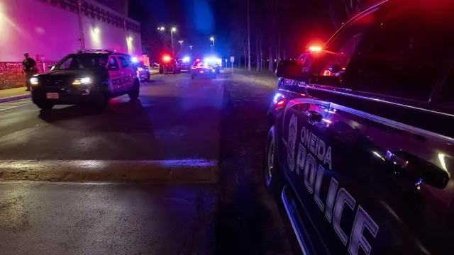 Mobil polisi di area penembakan kasino di Wisconsin.