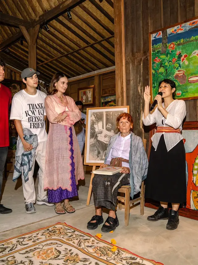 Luna Maya resmikan galeri ayahnya (instagram.com/lunamaya)