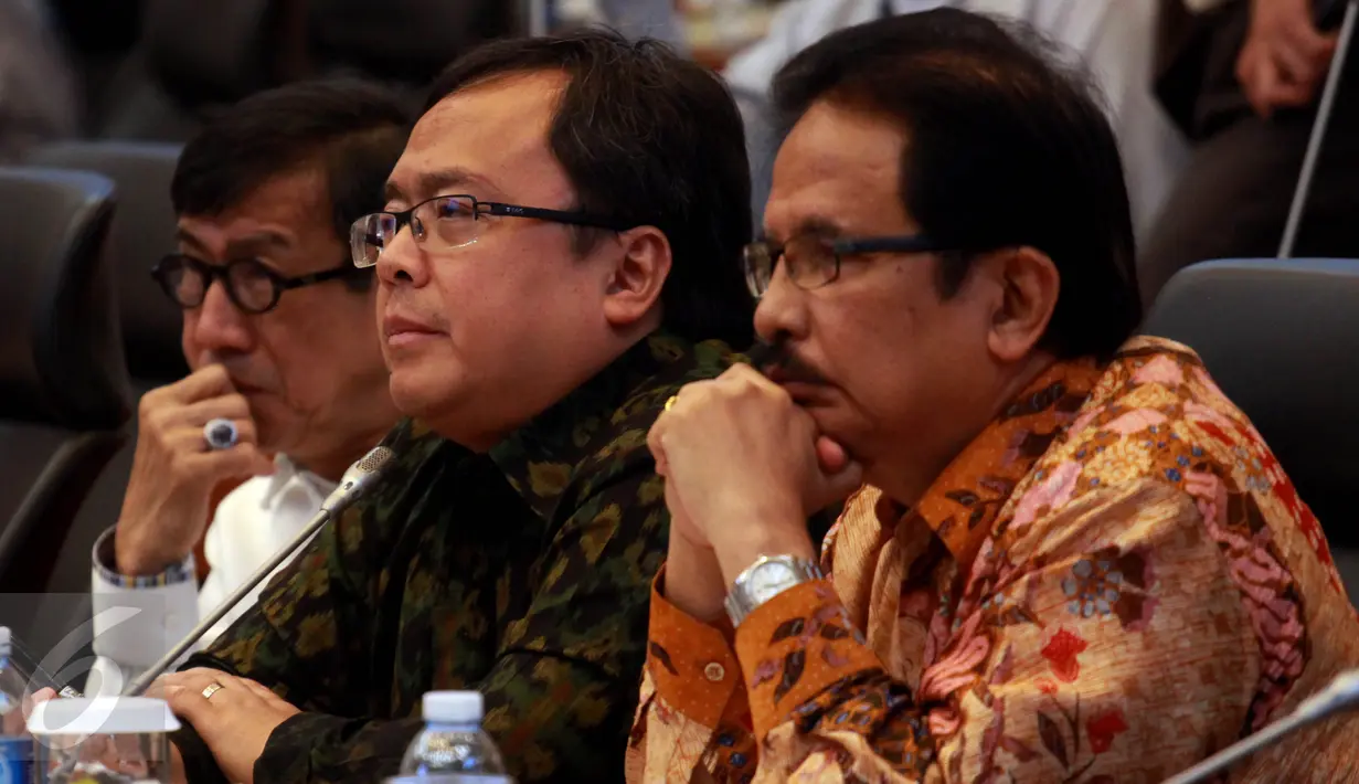 (Ki-ka) Menkumham Yasonna Laoly, Menkeu Bambang Brodjonegoro dan Menteri PPN Sofyan Jalil menghadiri Rapat Kerja (Raker) di Senayan, Jakarta, Kamis (15/10/2015). Raker membahas Penetapan Postur Sementara APBN 2016. (Liputan6.com/JohanTallo)