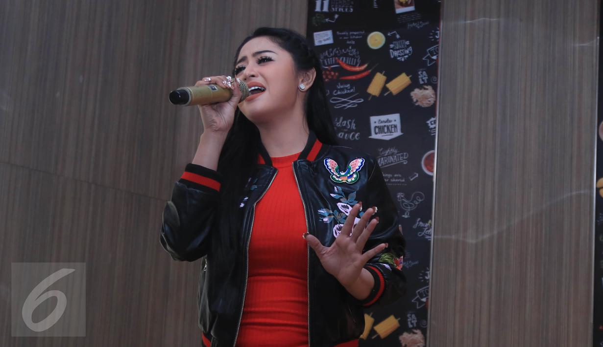 Lama Tak Buat Album, Dewi Perssik Kini Luncurkan Album Baru - Foto