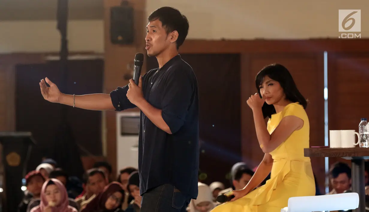 CEO Brodo, Yukka Harlanda memberikan materi tentang entrepreneurship selama acara EGTC 2018 di Graha Sanusi Hardjadinata, Universitas Padjajdaran, Bandung, Rabu (5/12). Yukka Harlanda berbagi inspirasi membuka bisnis. (Liputan6.com/Helmi Fithriansyah)