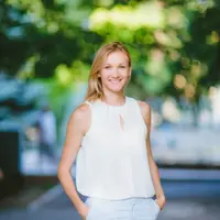 Atlet atletik asal Kazakhstan, Olga Rypakova jadi sorotan internasional karena kecantikannya yang menonjol saat membawa obor di pembukaan Olimpiade Tokyo 2020.
( Instagram/olgarypakova_official).