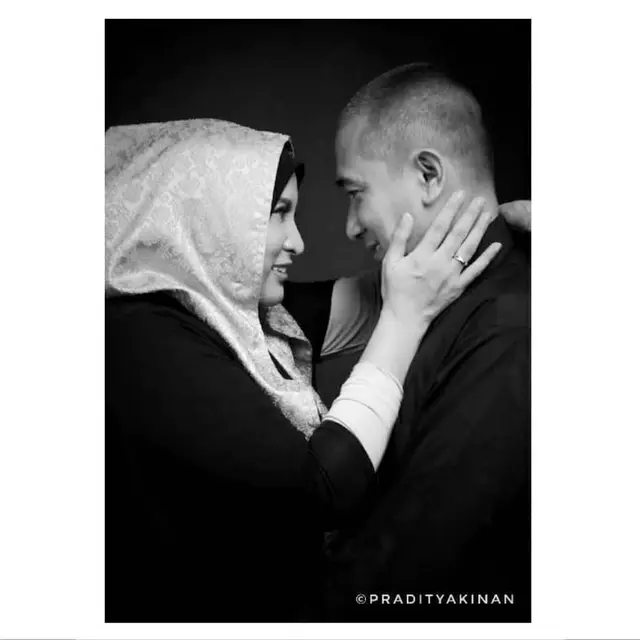 Umumkan Kehamilan, Ini 7 Potret Kemesraan Jane Shalimar dan Suami Usai Menikah