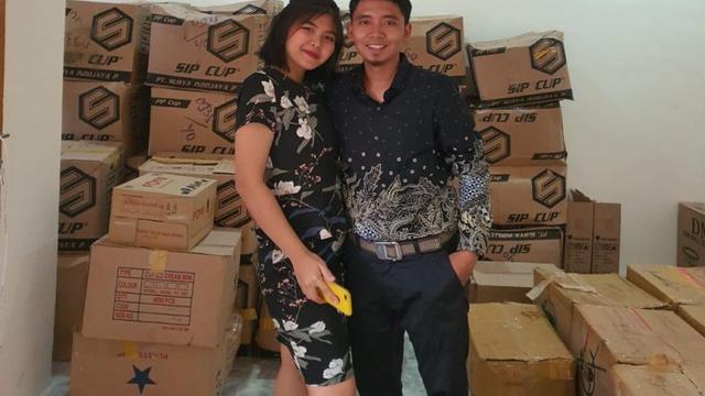 Hasil gambar untuk Pasangan Muda Ini Bangun Bisnis Sambil Pacaran, Sukses hingga Kini Punya 33 Cabang