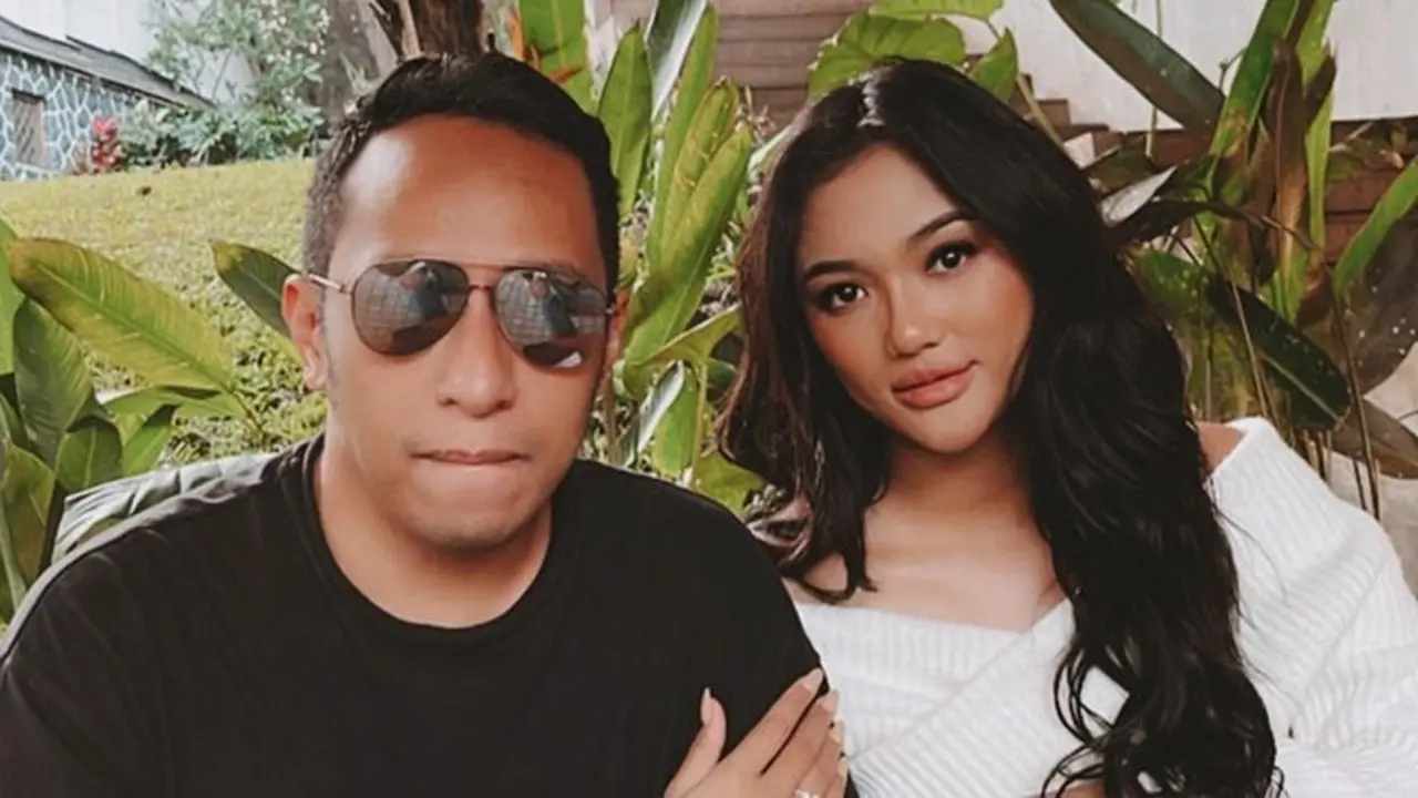 7 Potret Mesra Marion Jola dan Dennis Talakua, Jadi Sorotan