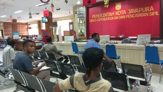 Aktifitas di Dinas Kependudukan dan Catatan Sipil Kota Jayapura