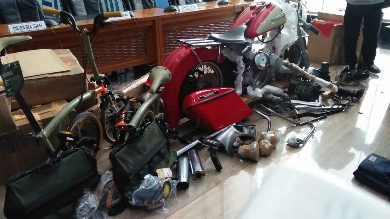 Onderdil Harley yang diangkut Garuda Indonesia