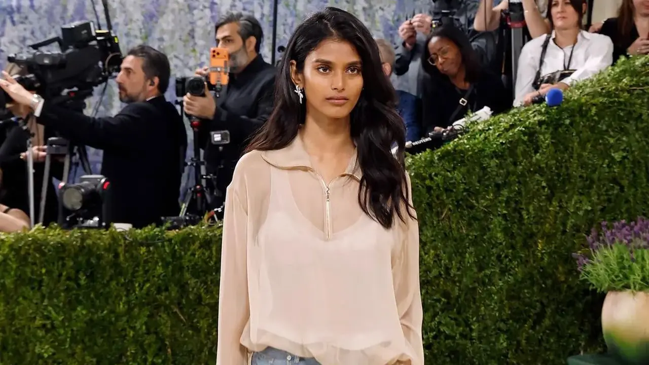 Viral! Model India Bhavitha Mandava Pakai “Jeans” ke Met Gala 2026, Gimmick atau Fashion Statement?