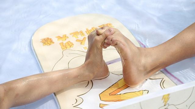 Hasil gambar untuk Gulat Kaki