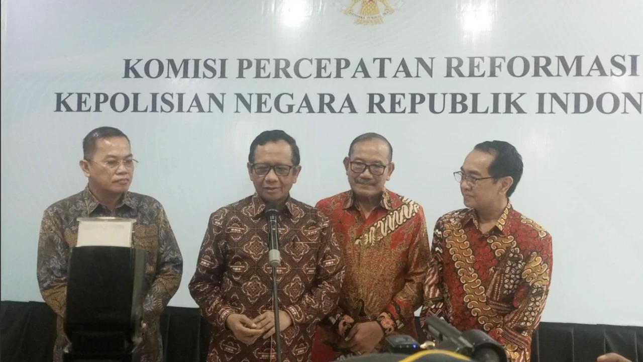 VIDEO: Satu Ruangan Pecah! Mahfud Bongkar Jatuhnya Orde Baru & Ungkap AI ChatGPT Banyak Salah