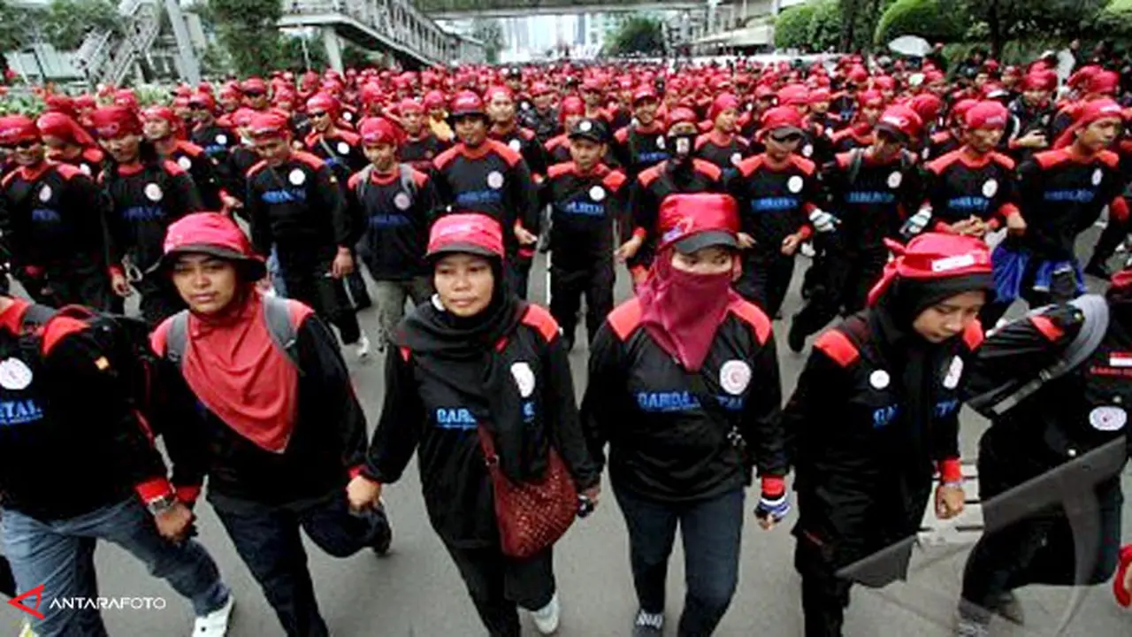 demo-buruh-wanita-130701b.jpg