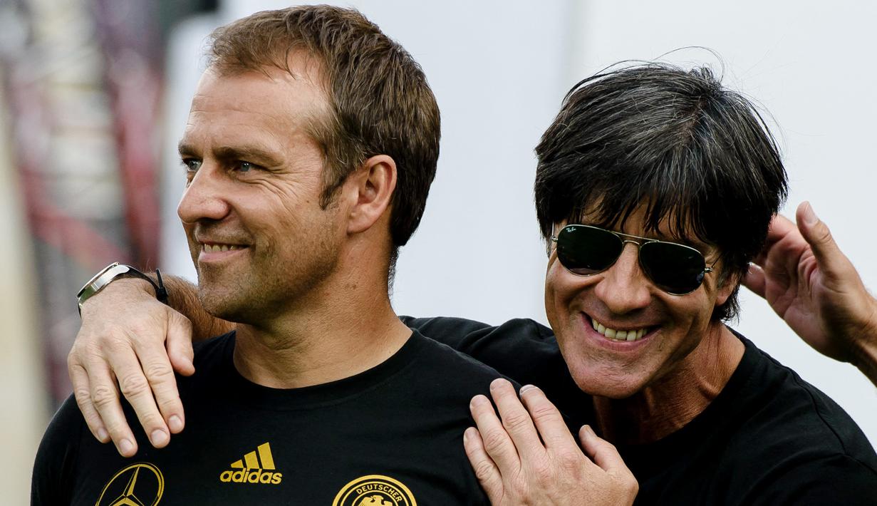 Hans-Dieter Flick - Meraih enam gelar sekaligus bersama Die Rotten di musim perdananya cukup menjadi bukti untuk Timnas Jerman Menggaetnya sebagai pelatih baru. Perlu diketahui, Flick adalah asisten pelatih Low ketika keduanya mengantarkan Jerman menjuarai Piala Dunia 2014. (AFP/Clemens Bilan)