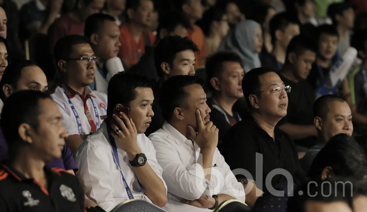Menpora, Imam Nahrawi, menyaksikan pertandingan hari ketiga Indonesia Open 2017 di JCC, Senayan, Rabu (14/6/2017). Menpora didampingi staf khusus bidang olahraga Taufik Hidayat yang juga legenda bulu tangkis Indonesia. (Bola.com/ M Iqbal Ichsan)