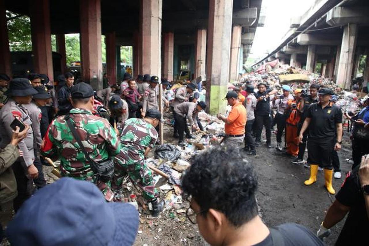 Pentingnya Jaga Kebersihan dengan Keselamatan, Polda Metro Jaya Giatkan Aksi Kerja Bakti