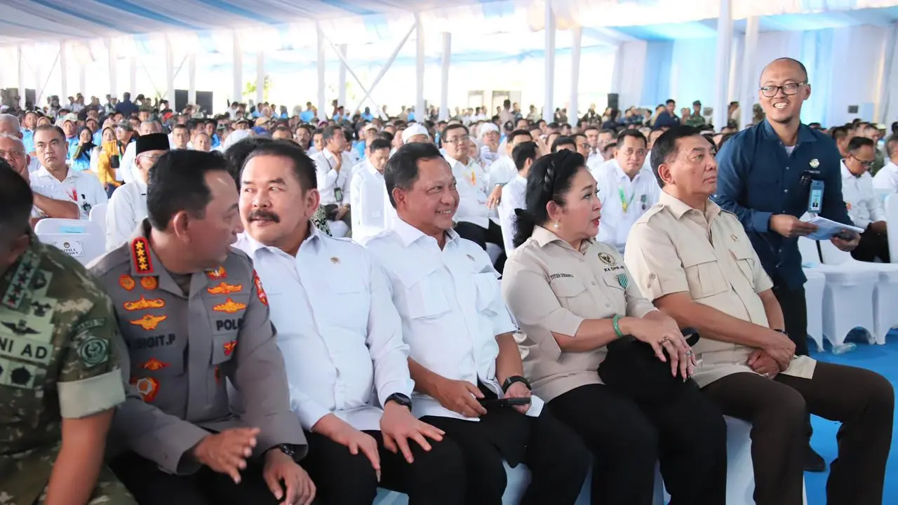 Menteri Dalam Negeri (Mendagri) Muhammad Tito Karnavian menghadiri Panen Raya dan Pengumuman Swasembada Pangan.