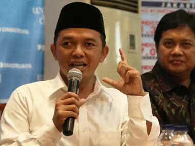 Dewan Syuro DPP PKB Maman Imanulhaq (kiri) saat menjadi pembicara dalam diskusi polemik bertema 'Buruk Kinerja Kabinet Terbelah' di Jakarta, Sabtu (9/1). Diskusi membahas mengenai wacana reshuffle kabinet jilid II. (Liputan6.com/Angga Yuniar)