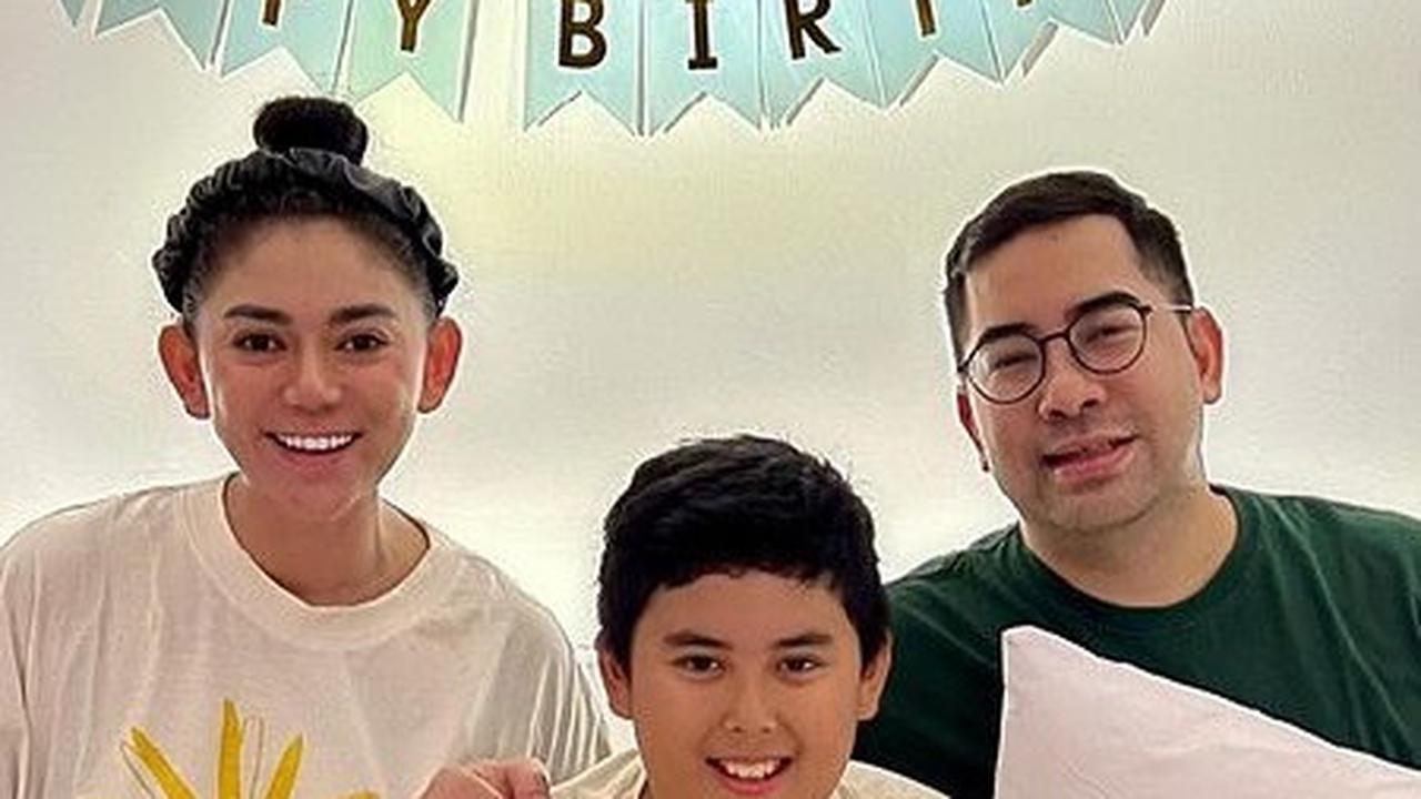 Ketika Rafello ulang tahun, Ichsan tampak ikut merayakan momen spesial itu. Ia datang bak seorang ayah sambung untuk Rafello agar pesta ulang tahun semakin meriah.