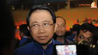 Ketua DPR, Marzuki Alie menyempatkan waktu untuk diwawancara wartawan di sela-sela rehat acara temu kader (Liputan6.com/Herman Zakharia)