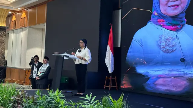 Menteri Luar Negeri Republik Indonesia (Menlu RI) Retno Marsudi dalam acara penghargaan yang diselenggarakan MUI di Jakarta, Kamis (3/10/2024). (Liputan6.com/Benedikta Miranti)