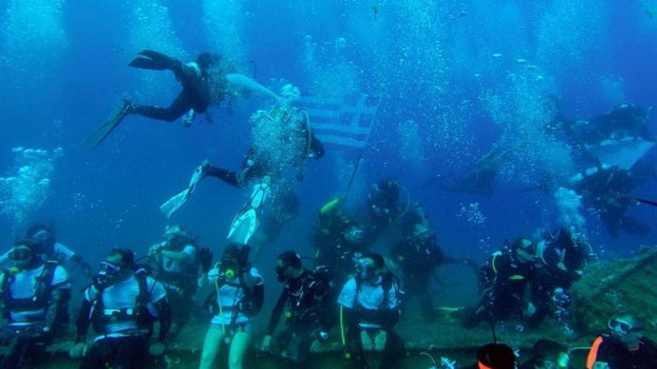 Mengunjungi Kapal MZ Zenobia di bawah laut Siprus