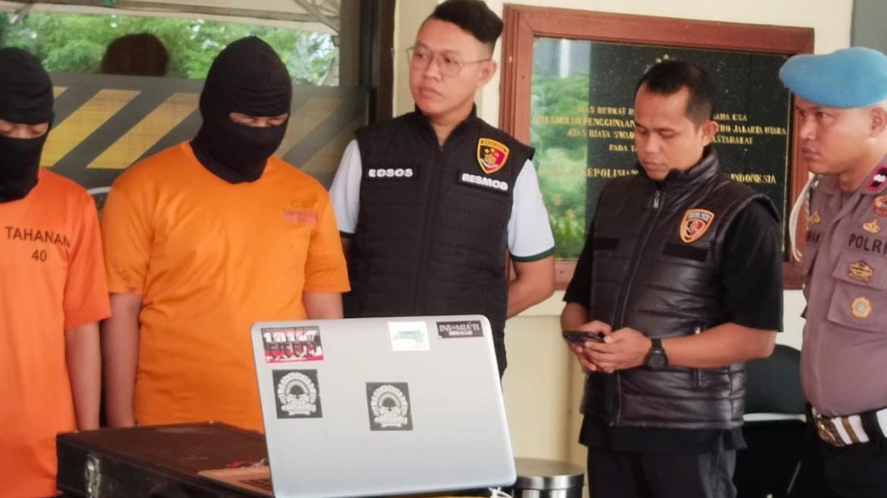 Polisi Gerebek Markas Gengster di Tanjung Priok, Ratusan Senjata Tajam dan Narkoba Disita