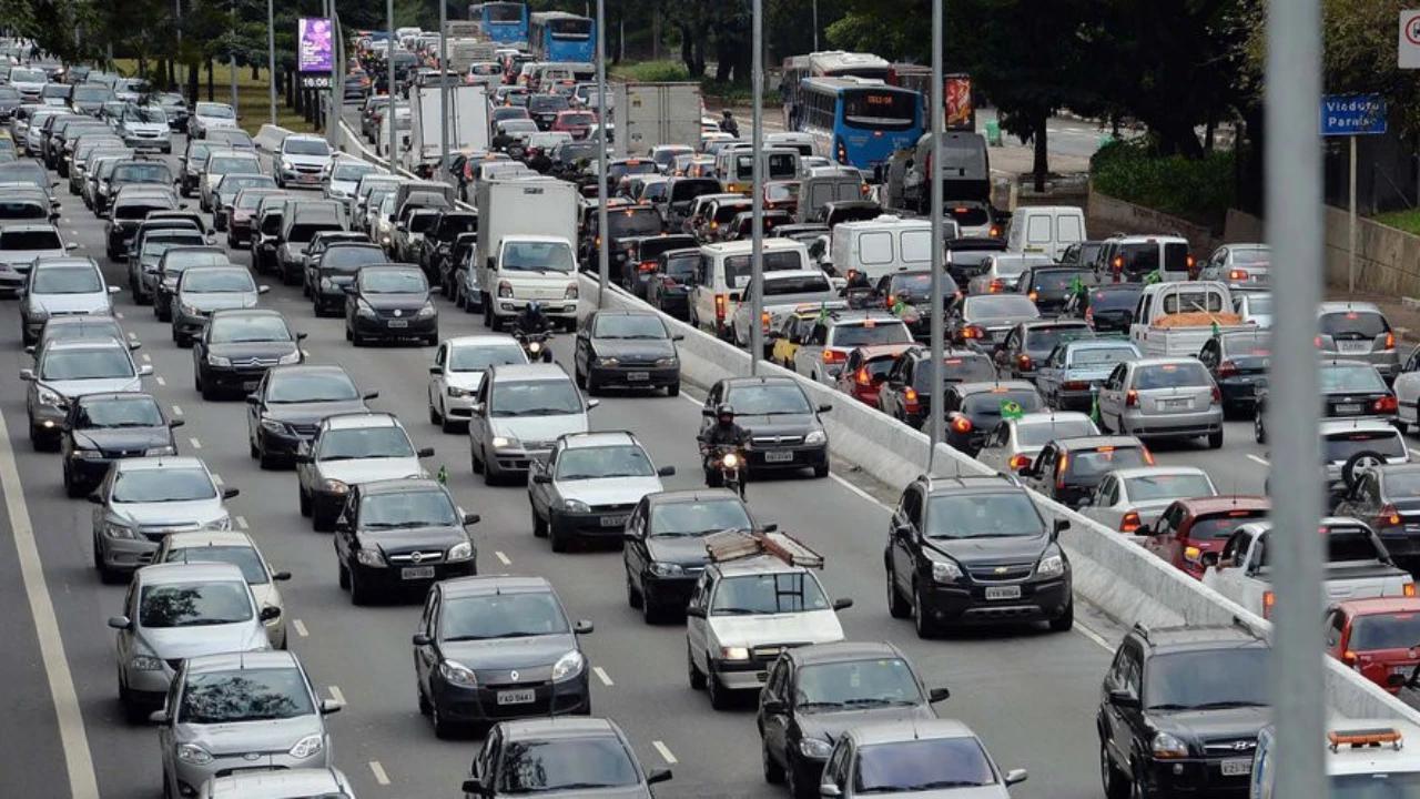 Mesin Menyala Pintu Terkunci, Seorang Pria Ditemukan Meninggal dalam Mobil di Tol Cikampek