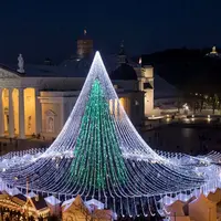 Pohon Natal di Vilnius, Lithuania. (AP)