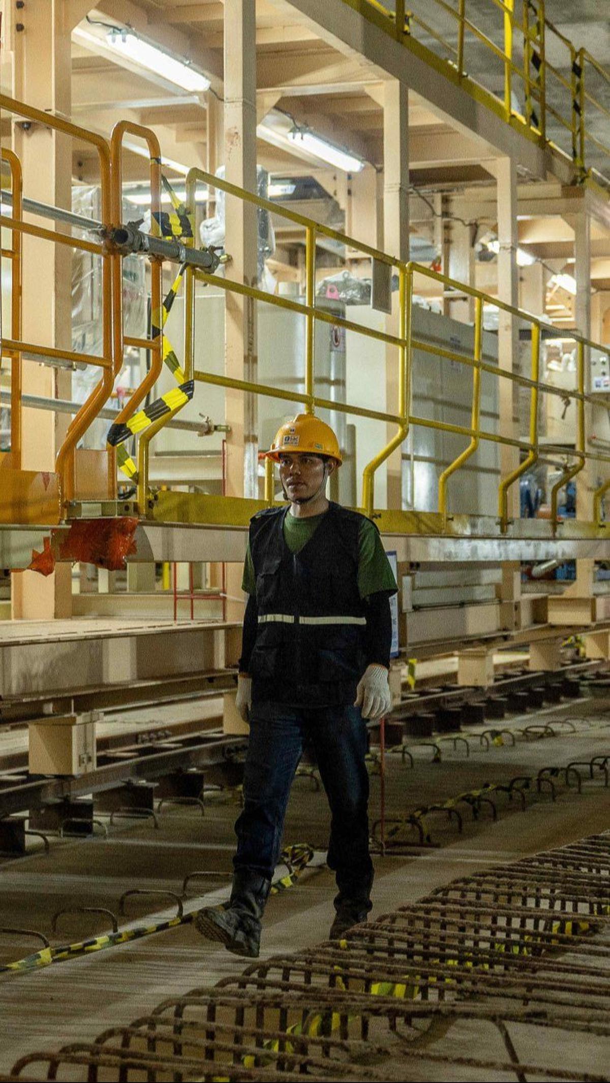 Terhubungnya Stasiun Glodok dan Stasiun Kota itu ditandai dengan selesainya pembangunan terowongan sisi utara atau northbound oleh mesin bor terowongan (Tunnel Boring Machine) 1.&nbsp;Foto: Liputan6.com/Herman Zakharia